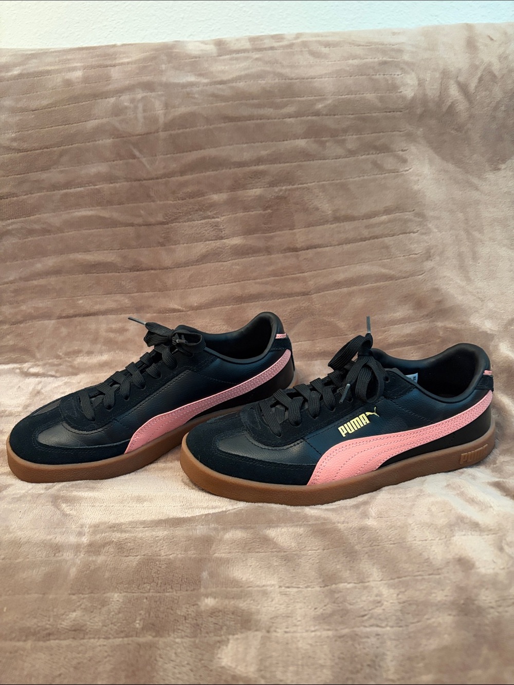 Puma Club Era II women’s Black Sneakers with Pink Stripe and Gum Sole, Size 8.5